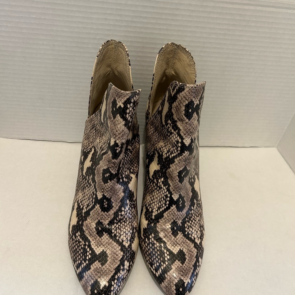Steve Madden Snakeskin Pattern Ankle Booties size 10 M women. Block Heel. OBO - Picture 2 of 14